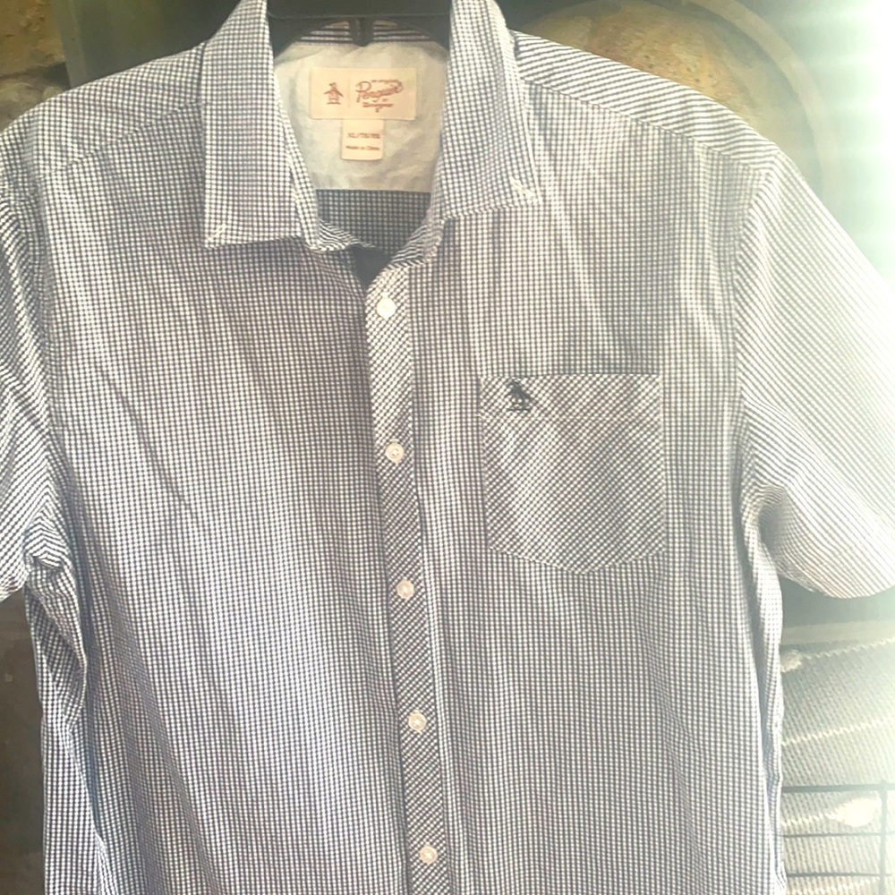 Penguin men’s XL short sleeve dress shirt w/ front pocket. Blue & white pattern